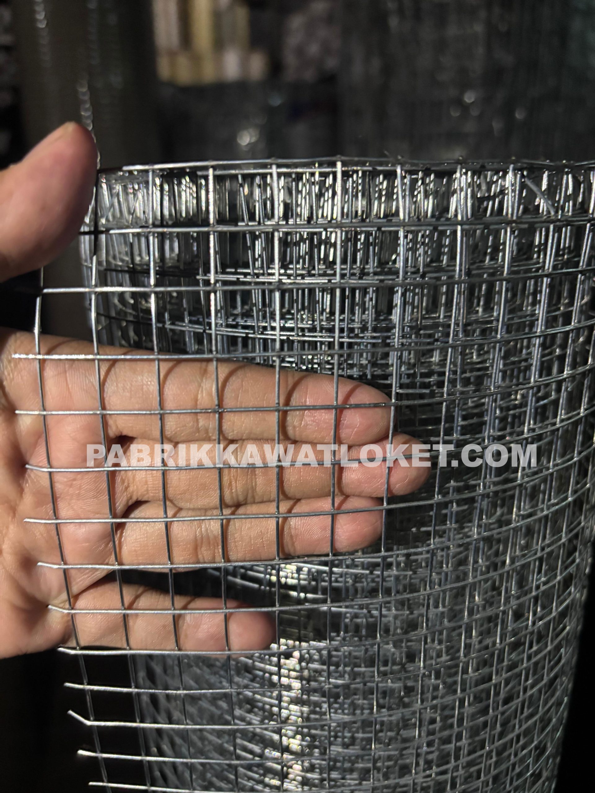 Kawat Loket Galvanis Tebal 1,2 mm dan 1,4 mm – Jarak Lubang 1,2 x 1,2 cm